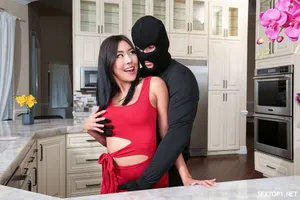 An ủi em đồng nghiệp xinh đẹp để được húp lồn