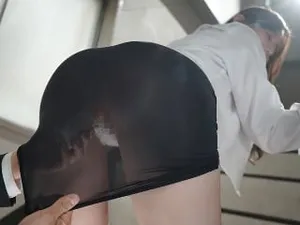Em thư ký đáng thương bị quản lý bắt vào nhà nghỉ phục vụ đối tác