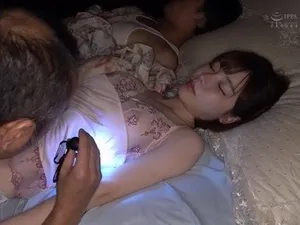 Cô gái ngực khủng nhất được đưa đến tận cửa, bị kích thích và quan hệ hai lần. Một từ là lẳng lơ...