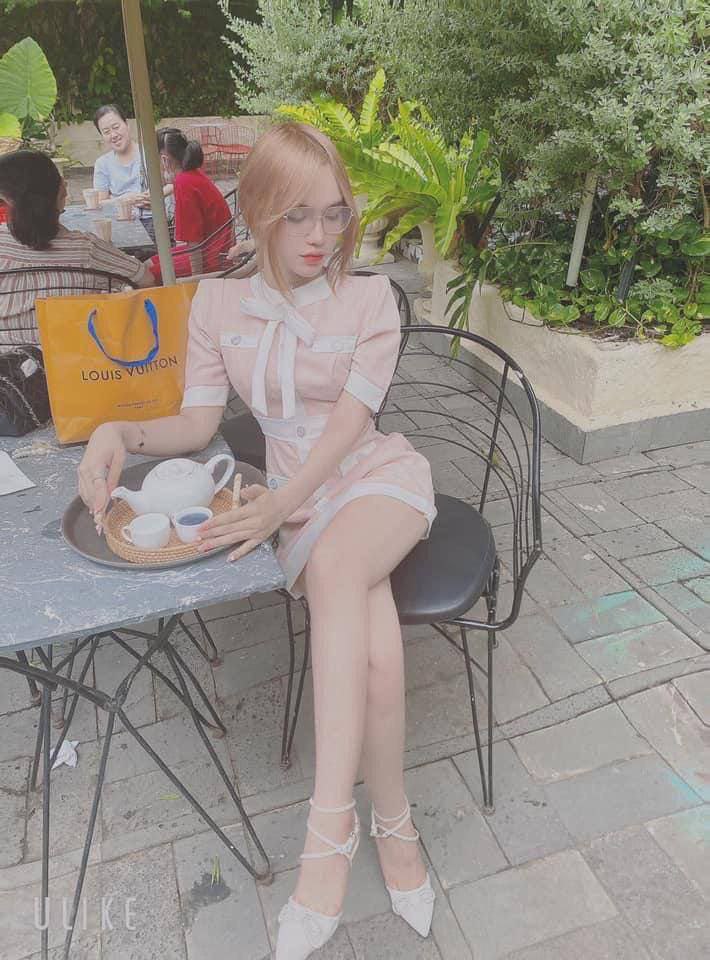 Bạn gái xinh đẹp cosplay nhân viên chăm sóc làm anh bất ngờ